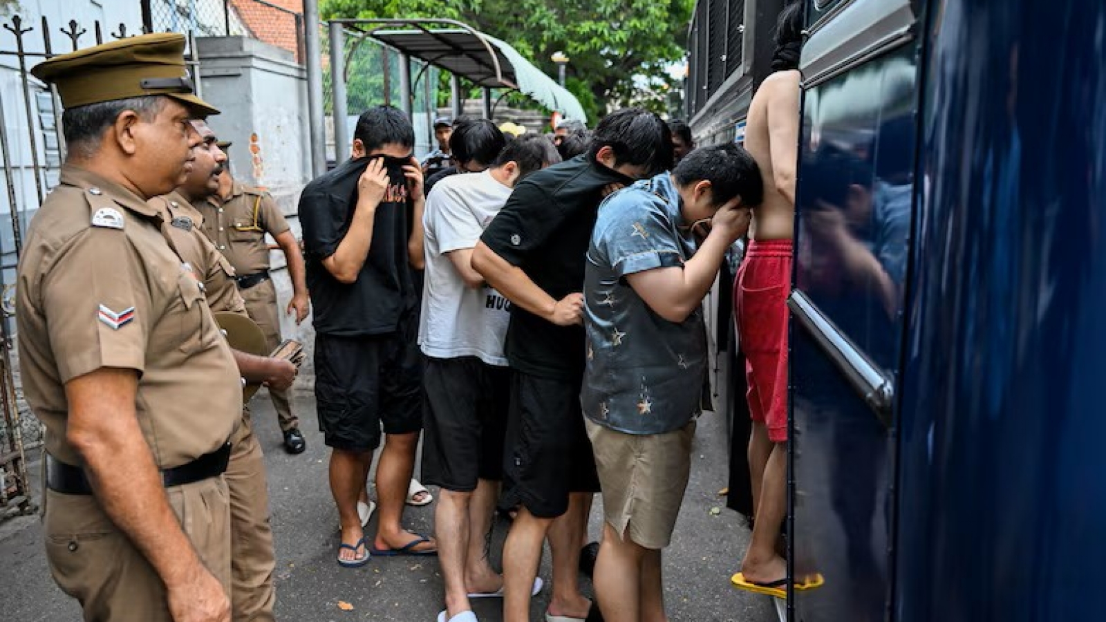 Khuyến cáo công dân Việt Nam về bẫy “việc nhẹ, lương cao” tại Sri Lanka